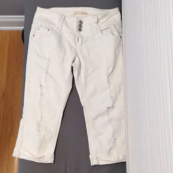 No Boundaries White Jeans - Picture 1 of 3